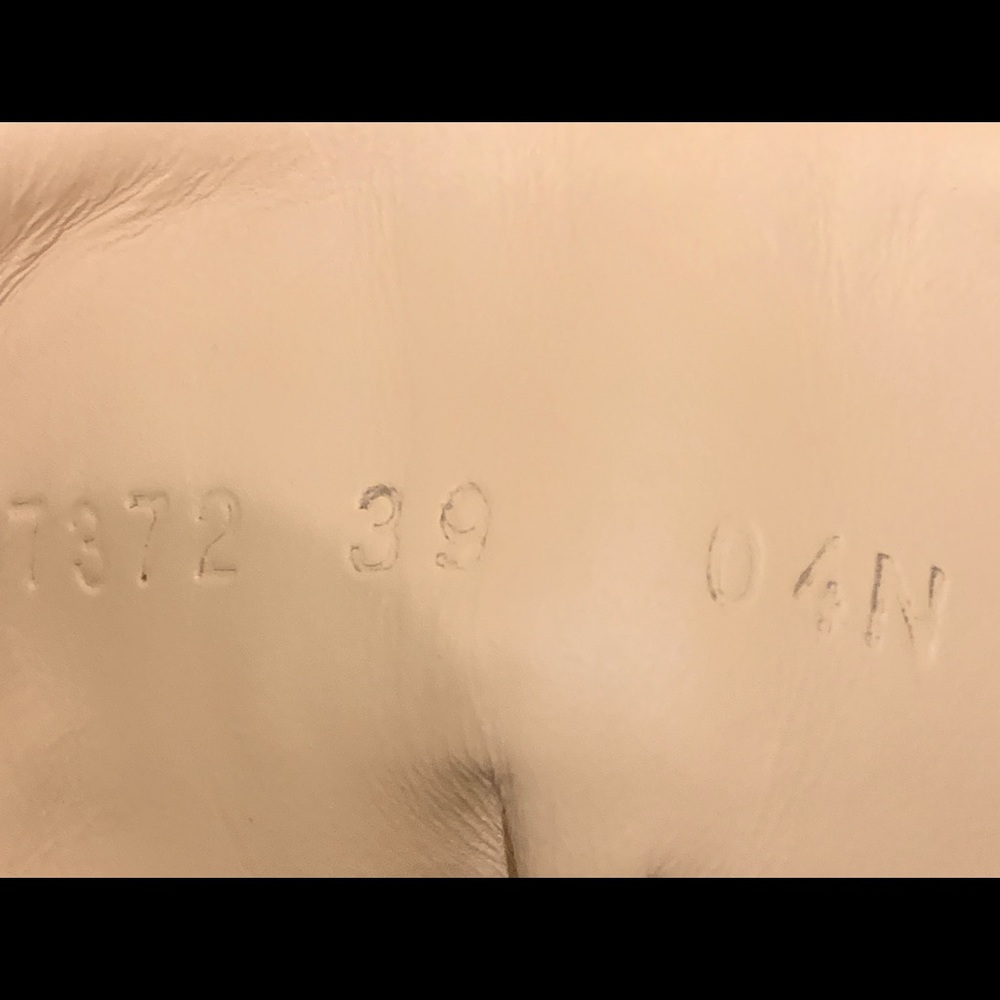 Authentic Gucci Boots. Iconic ‘Snake detail’. - Picture 3 of 5